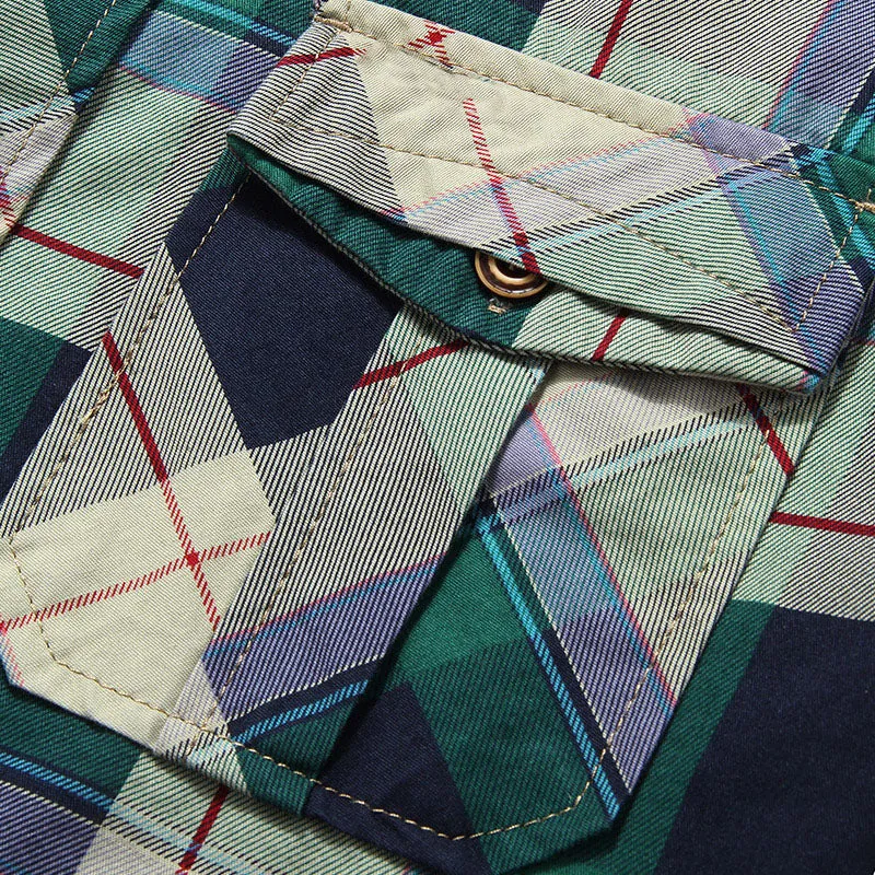 Herren Kariertes Baumwoll-Workshirt mit Brustpattentaschen und kontrastiertem Innenkragen Nord Taschen