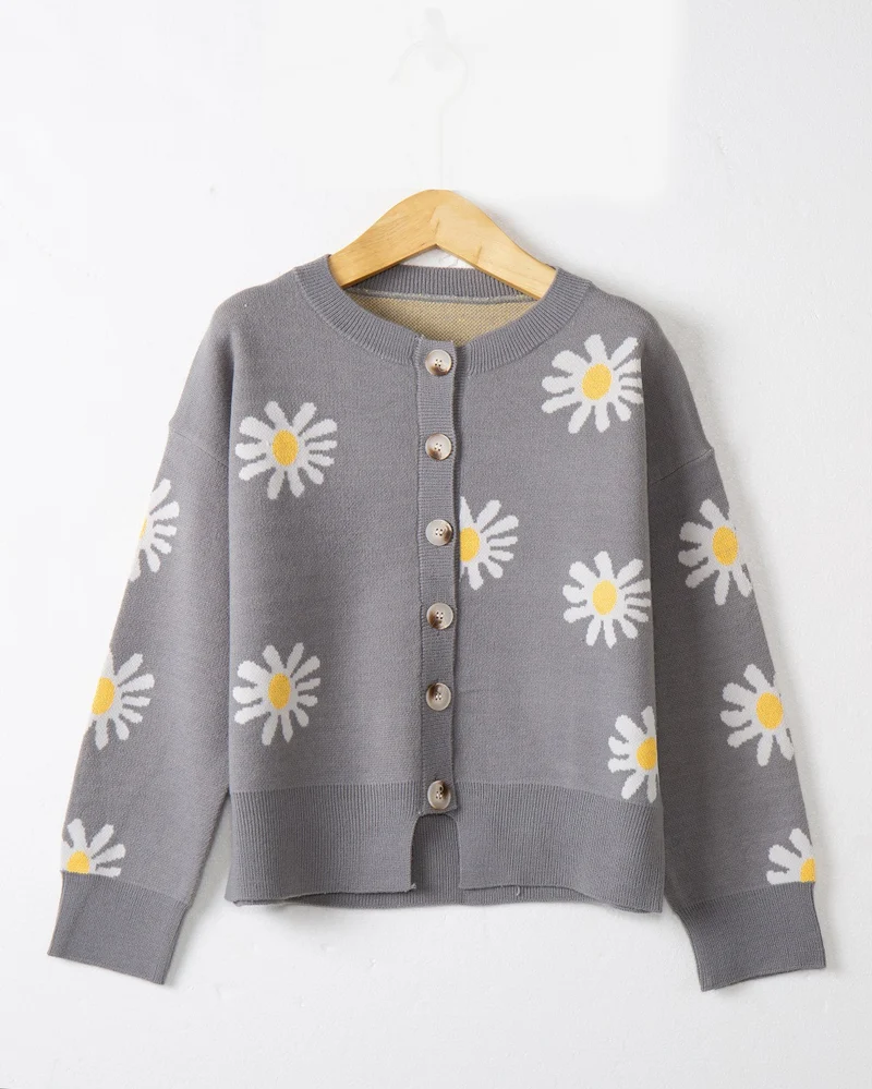 Damen Oversize-Strickcardigan mit Blumenapplikation, Perlmuttknöpfen und Wellensaum Nord Taschen