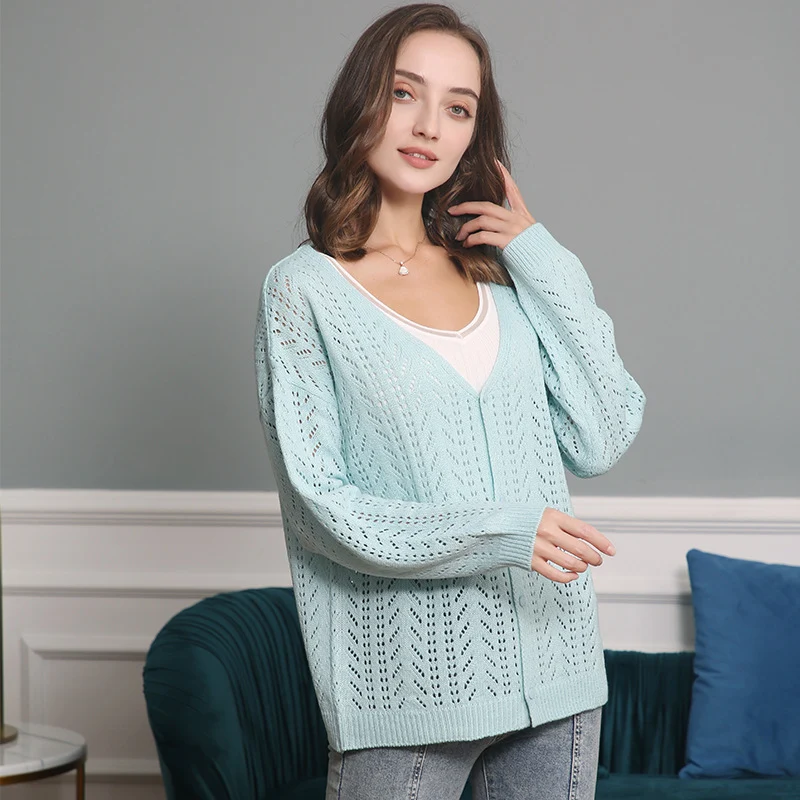Damen Leichte Ajour-Strickjacke mit tiefem V-Ausschnitt und Knopfleiste Nord Taschen