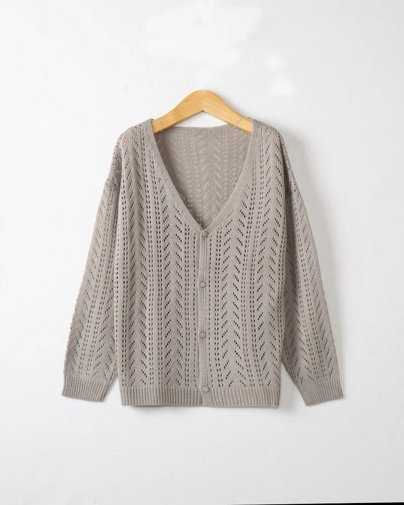 Damen Leichte Ajour-Strickjacke mit tiefem V-Ausschnitt und Knopfleiste Nord Taschen