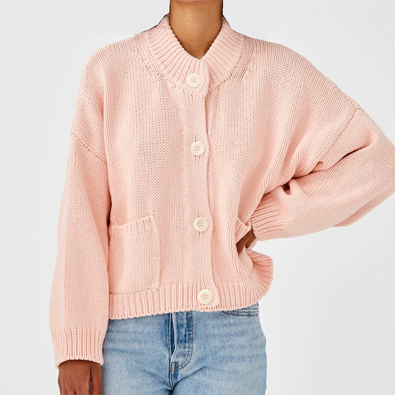 Damen Kurzer Boxy-Cardigan aus Grobstrick mit hoher Knopfleiste und Eingrifftaschen Nord Taschen