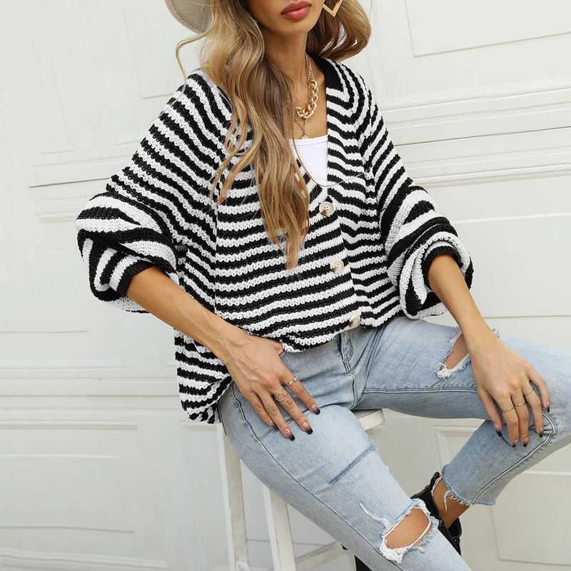 Damen gestreifte oversized Strickjacke mit V-Ausschnitt und Knopfleiste Nord Taschen