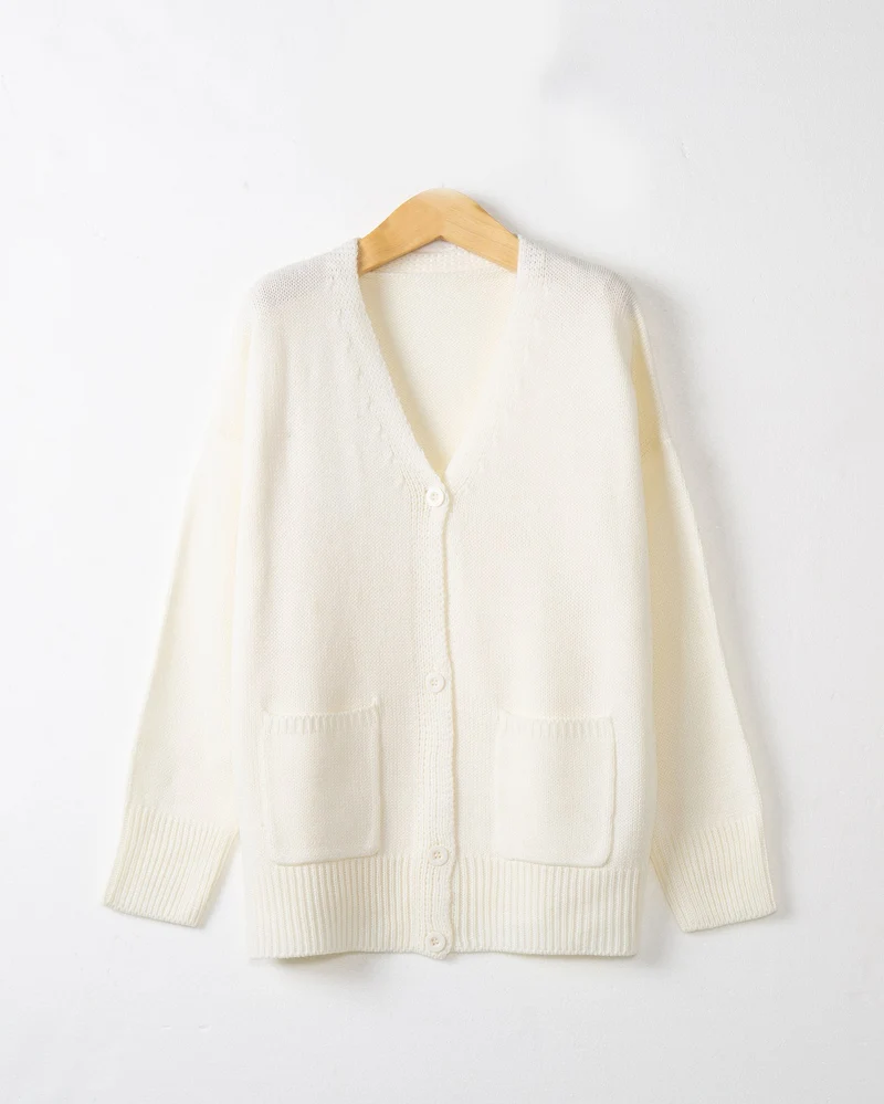 Damen Feiner Oversize-Strickcardigan mit V-Ausschnitt, Knopfleiste und aufgesetzten Eingrifftaschen Nord Taschen
