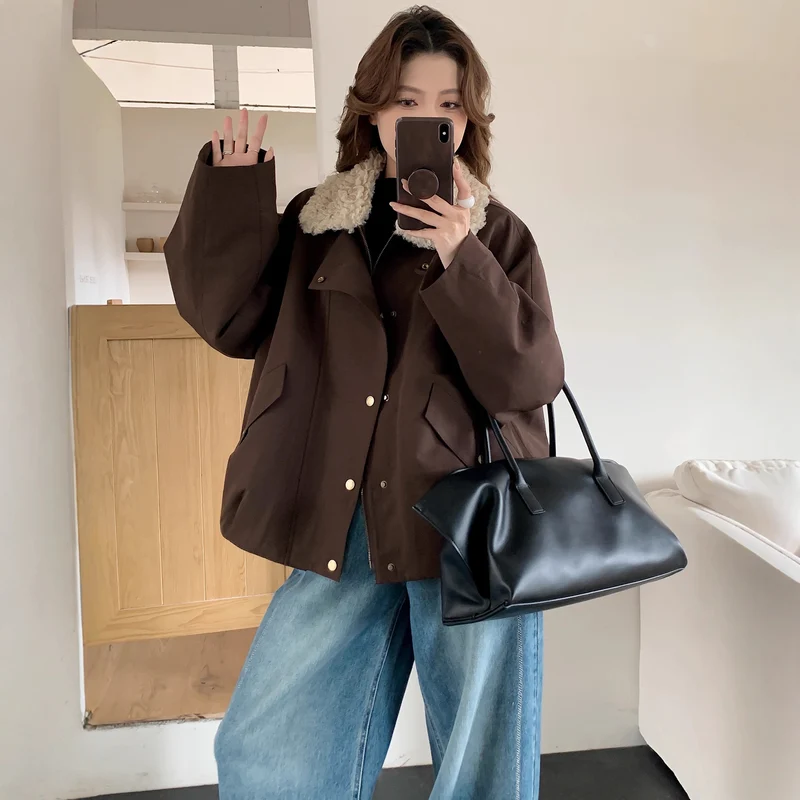 Damen Oversize-Utilityjacke mit hohem Teddykragen und Druckknopfleiste Nord Taschen