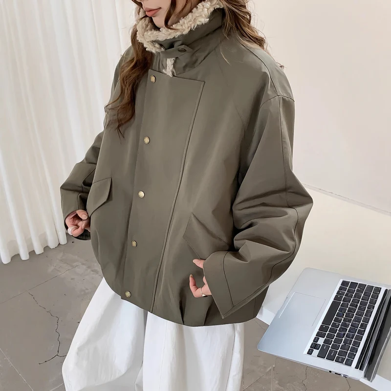 Damen Oversize-Utilityjacke mit hohem Teddykragen und Druckknopfleiste Nord Taschen