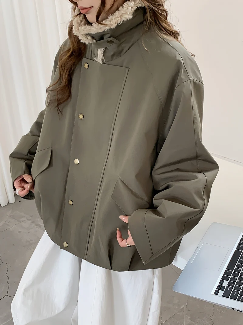Damen Oversize-Utilityjacke mit hohem Teddykragen und Druckknopfleiste Nord Taschen
