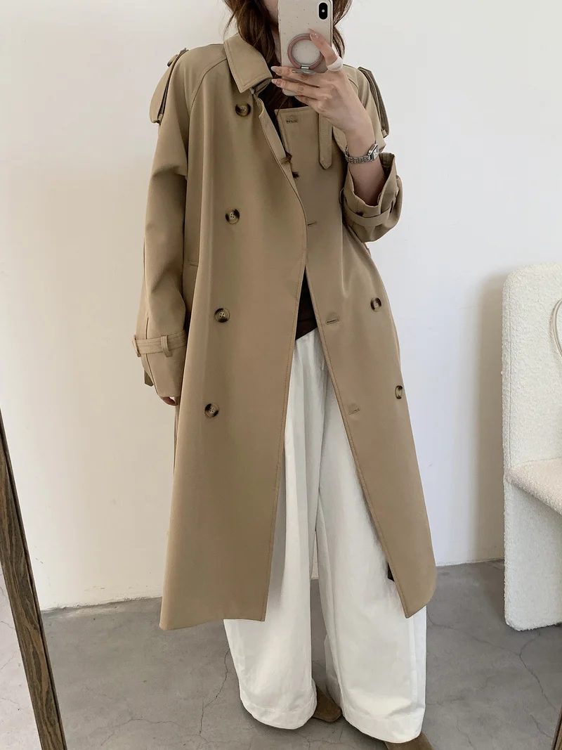 Damen Oversize Trenchcoat mit Doppelreihe, Taillengürtel und Epauletten Nord Taschen