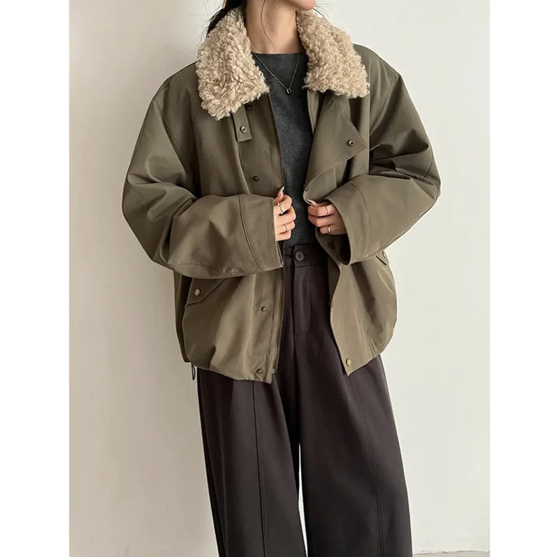 Damen Oversize-Kurzjacke mit Teddykragen und Pattentaschen Nord Taschen