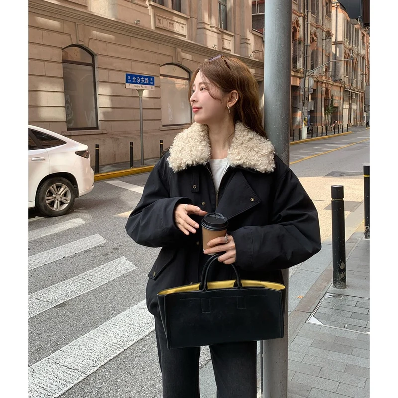 Damen Oversize-Kurzjacke mit Teddykragen und Pattentaschen Nord Taschen