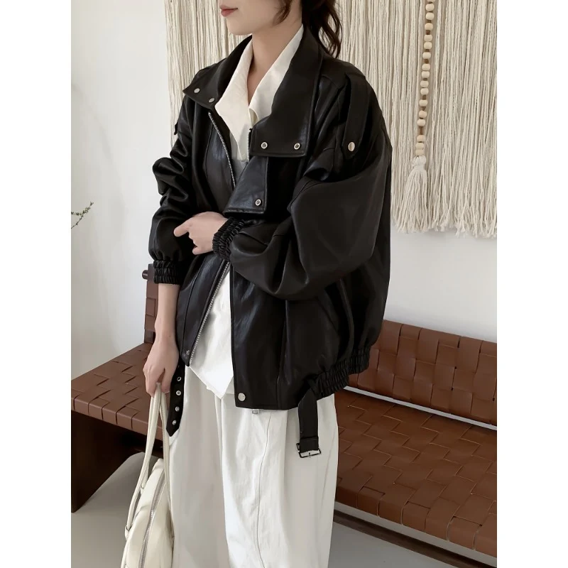 Damen Oversize Bikerjacke aus veganem Leder mit hohem Stehkragen und dekorativen Druckknöpfen Nord Taschen