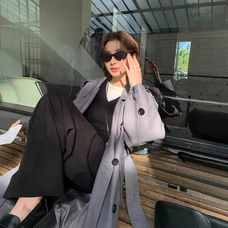 Damen Langer Trenchcoat im Oversize‑Look mit Bindegürtel und Schulterpatten Nord Taschen