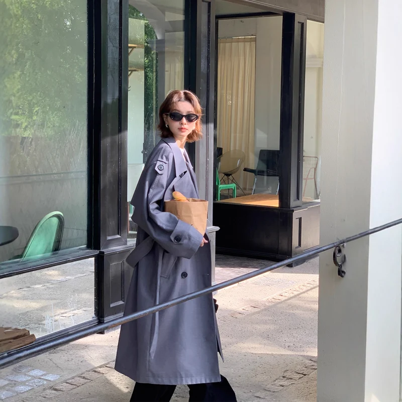 Damen Langer Trenchcoat im Oversize‑Look mit Bindegürtel und Schulterpatten Nord Taschen