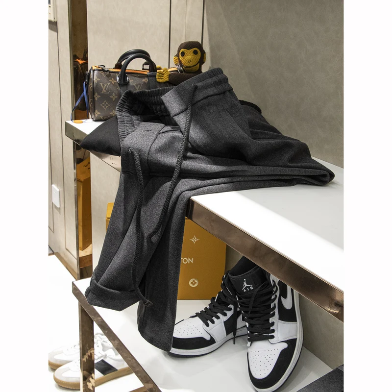 Herren Elegante Jogginghose im Tapered Schnitt mit Bundfalten und Kordelzug Nord Taschen
