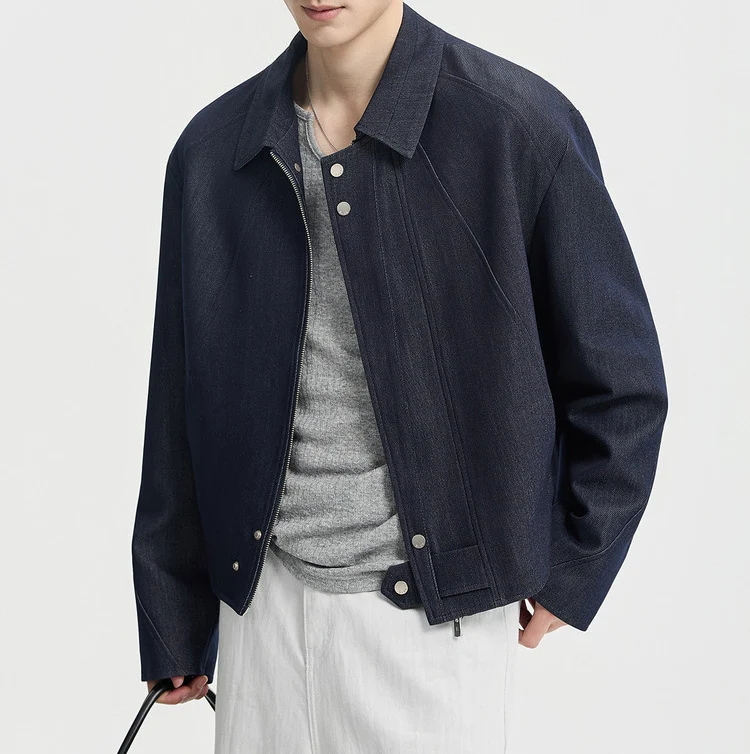 Herren Boxy-Jeansjacke im Minimalstil mit Hemdkragen und verdeckter Druckknopfblende Nord Taschen