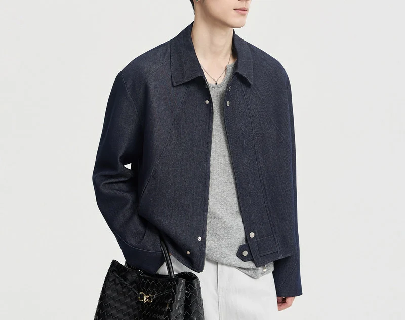 Herren Boxy-Jeansjacke im Minimalstil mit Hemdkragen und verdeckter Druckknopfblende Nord Taschen