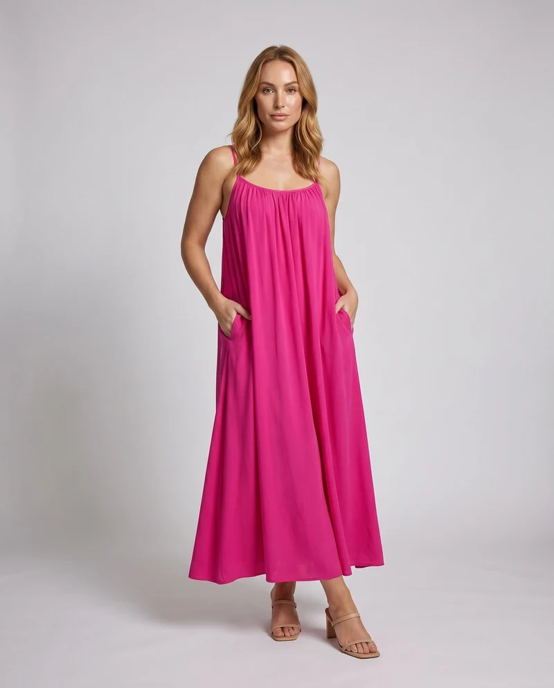 Damen Maxikleid mit zarten Spaghetti-Trägern und fließendem Stoff