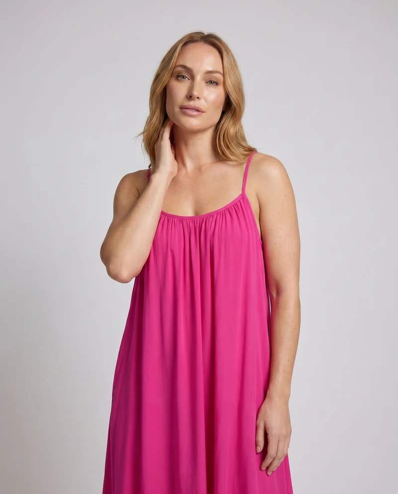Damen Maxikleid mit zarten Spaghetti-Trägern und fließendem Stoff