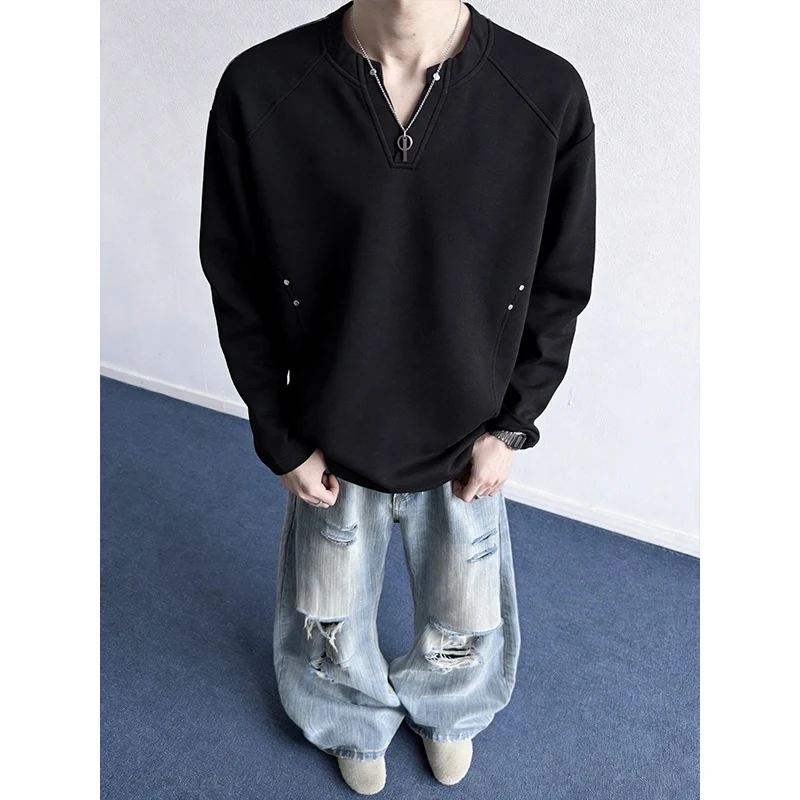 Herren Oversize-Sweatshirt mit V‑Schlitz, Raglanärmeln und Nieten-Details Nord Taschen