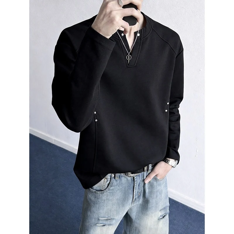 Herren Oversize-Sweatshirt mit V‑Schlitz, Raglanärmeln und Nieten-Details Nord Taschen