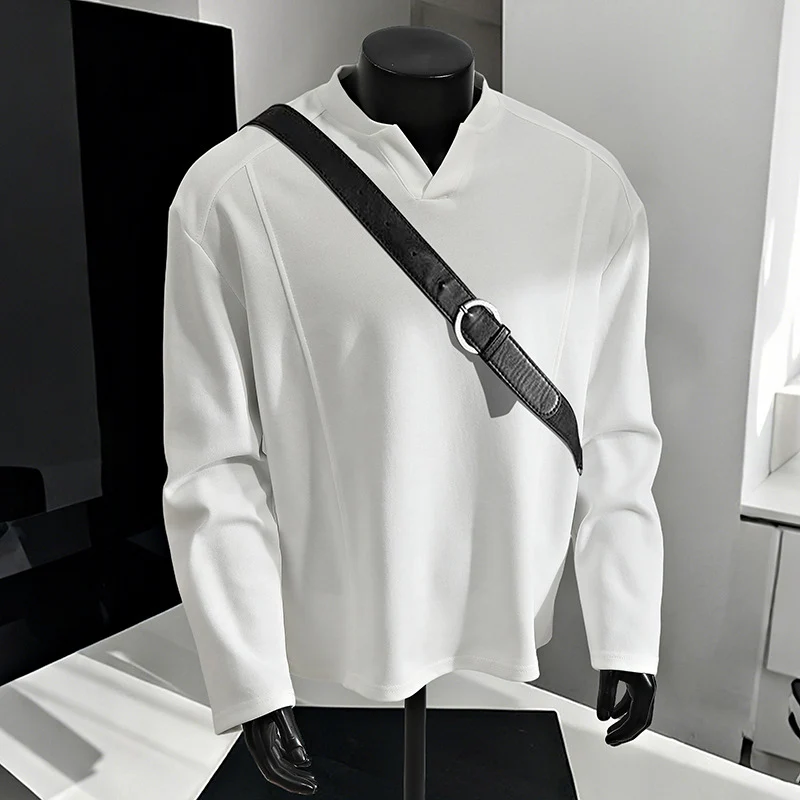 Herren Oversize-Langarmshirt mit V-Notch-Kragen, minimalistischer Schnitt und weichem Baumwollmix Nord Taschen