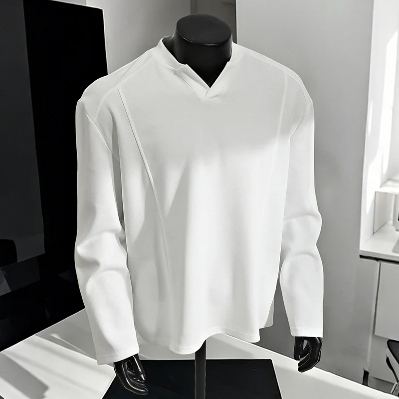 Herren Oversize-Langarmshirt mit V-Notch-Kragen, minimalistischer Schnitt und weichem Baumwollmix Nord Taschen