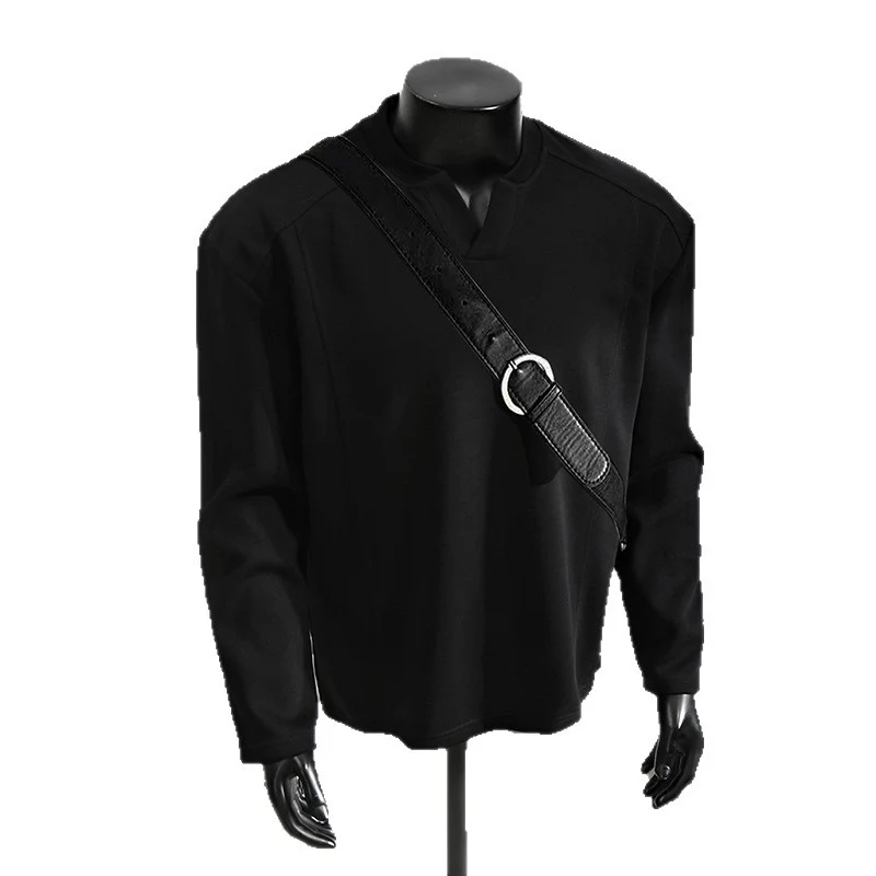 Herren Oversize-Langarmshirt mit V-Notch-Kragen, minimalistischer Schnitt und weichem Baumwollmix Nord Taschen