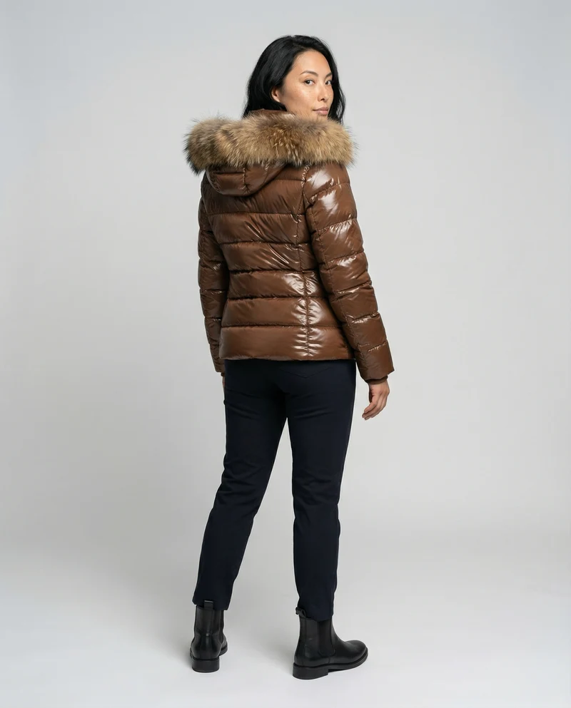 Damen Winterdaunenjacke mit abnehmbarer Kapuze und luxuriösem Fellkragen