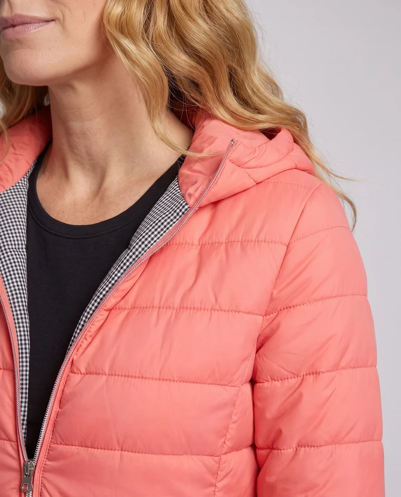 Damen ultraleichte gesteppte Kapuzenjacke mit thermischer Fütterung und taillierter Passform