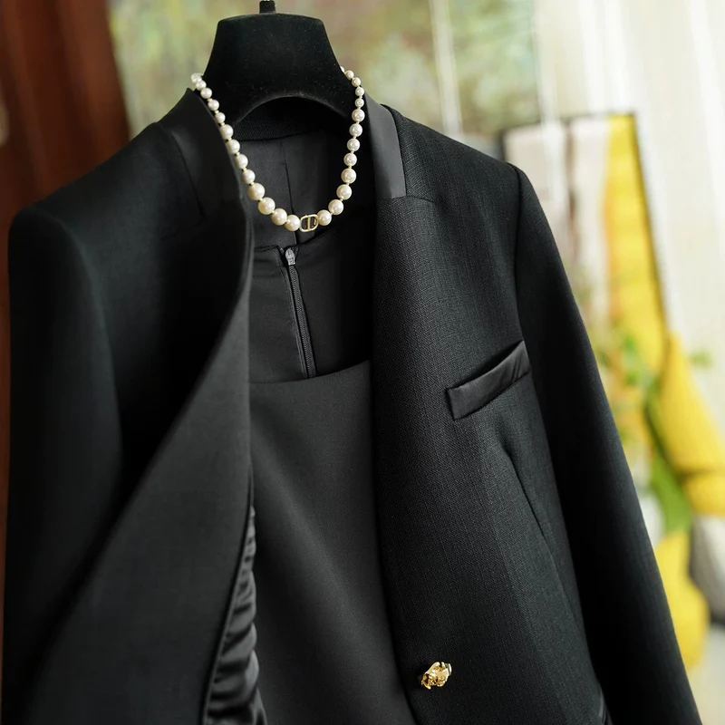 Damen Klassischer Blazer mit glänzendem Knopf Nord Taschen