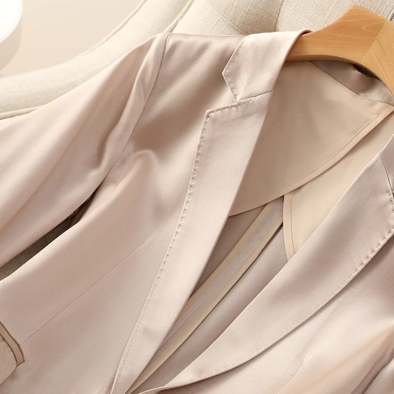 Damen Hochwertiger Satin-Blazer Nord Taschen