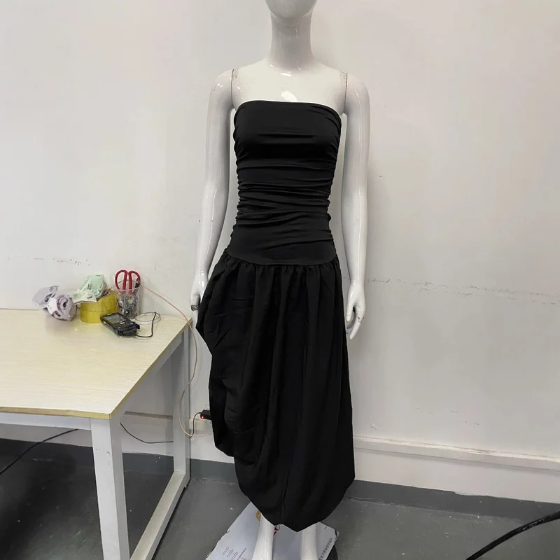 Damen Abendkleid mit figurbetontem Oberteil und asymmetrischem Rock