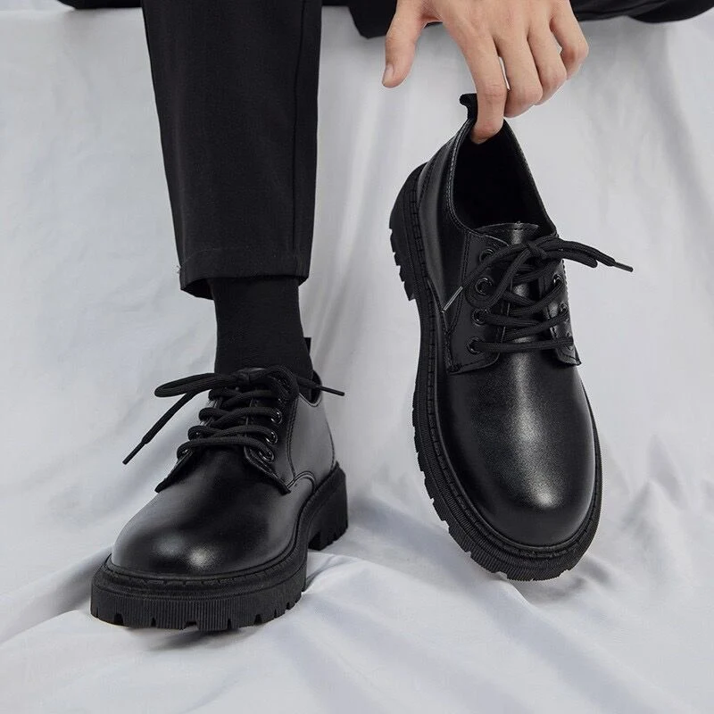 Herren Schnürschuhe mit robustem Profil von