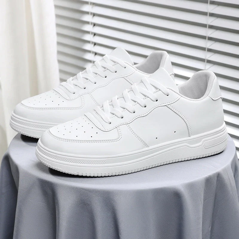 Damen Sportliche Sneakers mit robustem Lederobermaterial und dämpfender Sohle