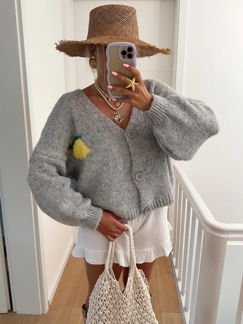 Damen Strickjacke mit fröhlichem Zitronenmotiv und Oversized-Schnitt