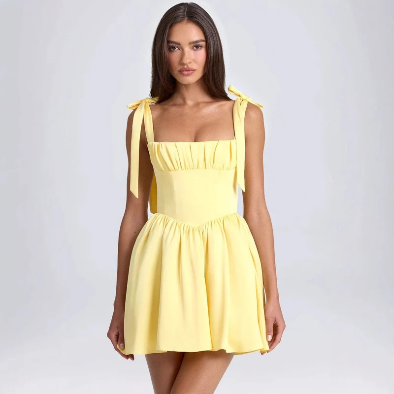 Damen kurzes Kleid mit verstellbaren Trägern und bauschigem Rock