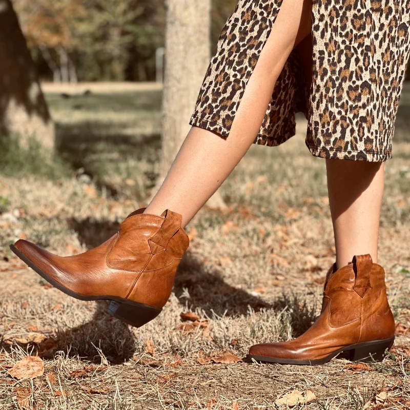 Stivaletti Texanini in Vera Pelle Cuoio Effetto Stropicciato Tacco 5 cm Made in Italy