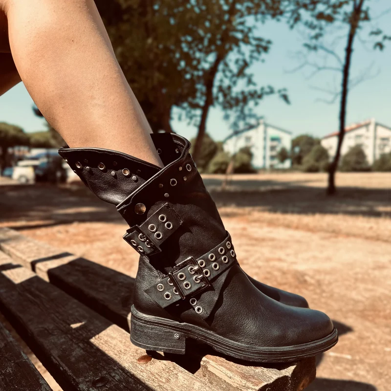 Stivali Donna Biker Neri in Pelle con Borchie e Fibbioni Made in Italy