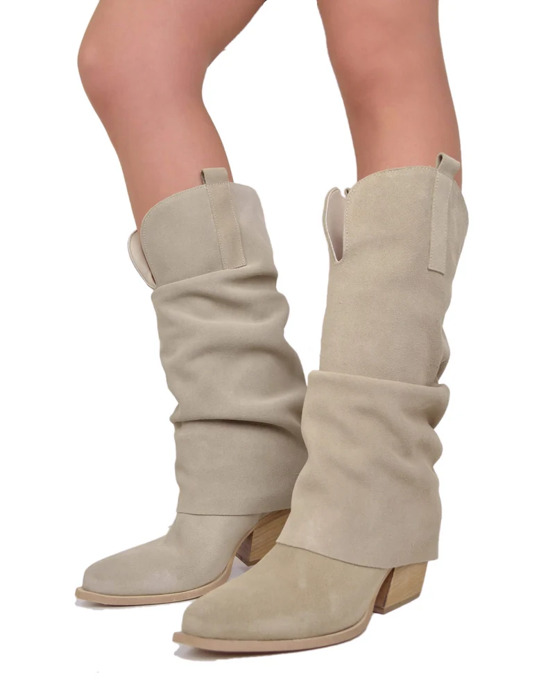 Texani con Gambale Largo e Ghetta Morbida Pelle Scamosciata Tacco 7 cm Beige
