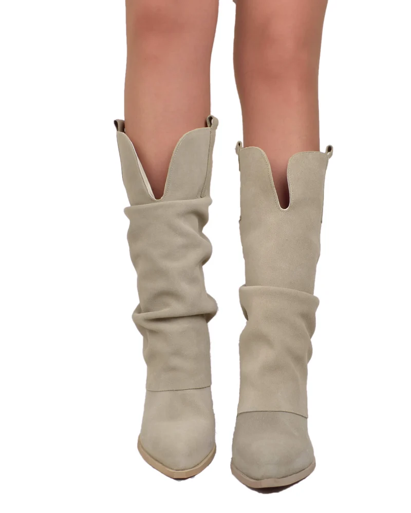 Texani con Gambale Largo e Ghetta Morbida Pelle Scamosciata Tacco 7 cm Beige