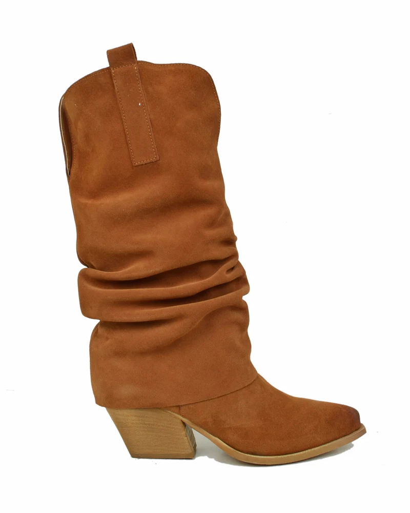 Texani con Gambale Largo e Ghetta Morbida Pelle Scamosciata Tacco 7 cm Cuoio