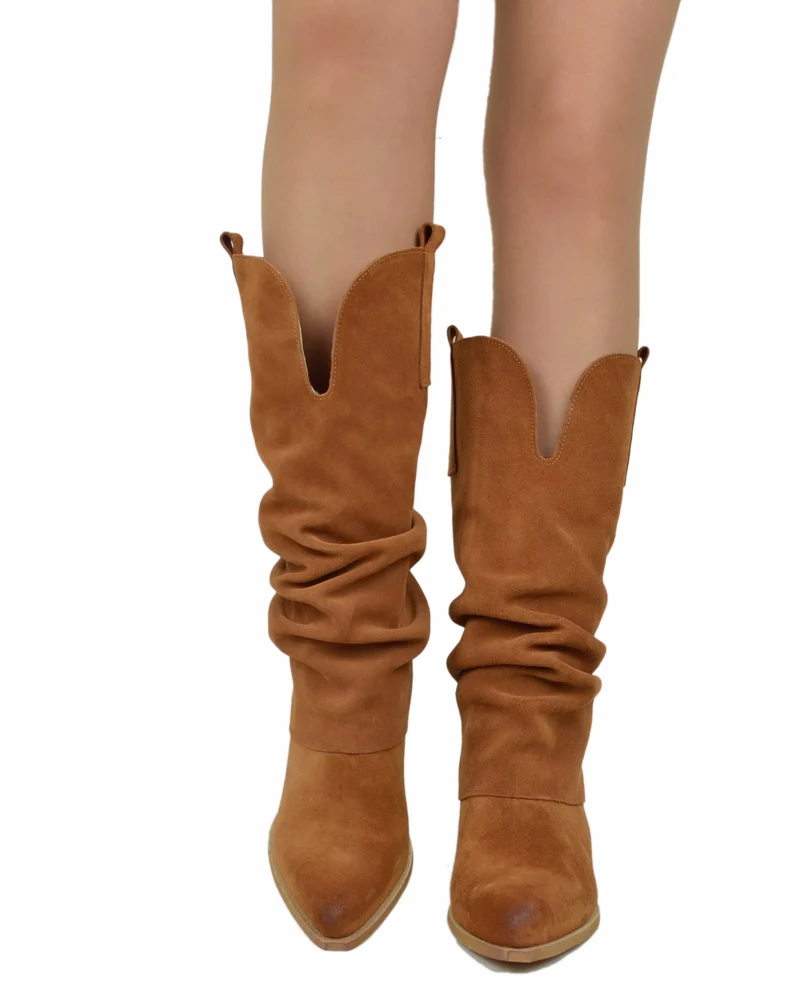 Texani con Gambale Largo e Ghetta Morbida Pelle Scamosciata Tacco 7 cm Cuoio