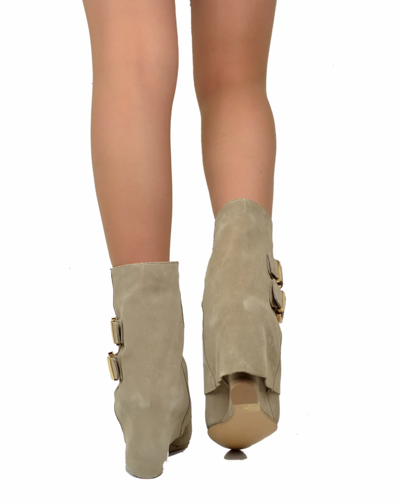 Stivali Ghetta Zeppa 7 Cm Elengati a Punta in Camoscio Taupe