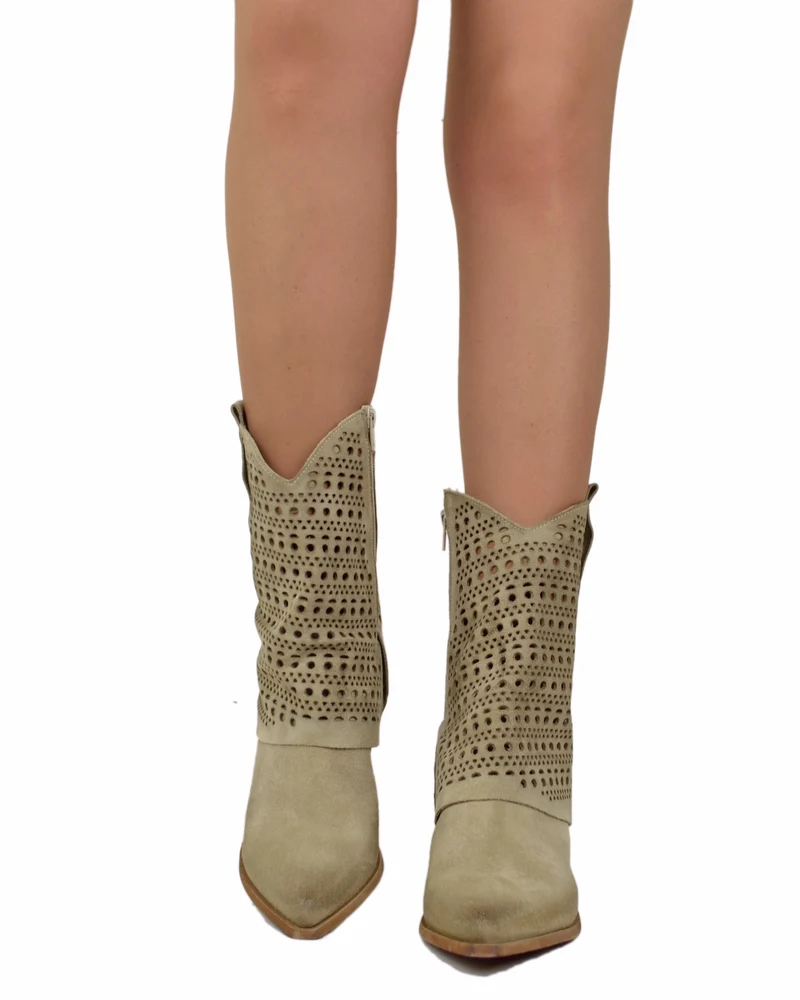 Texani con Ghetta Traforata Tacco 6 cm Pelle Scamosciata Beige