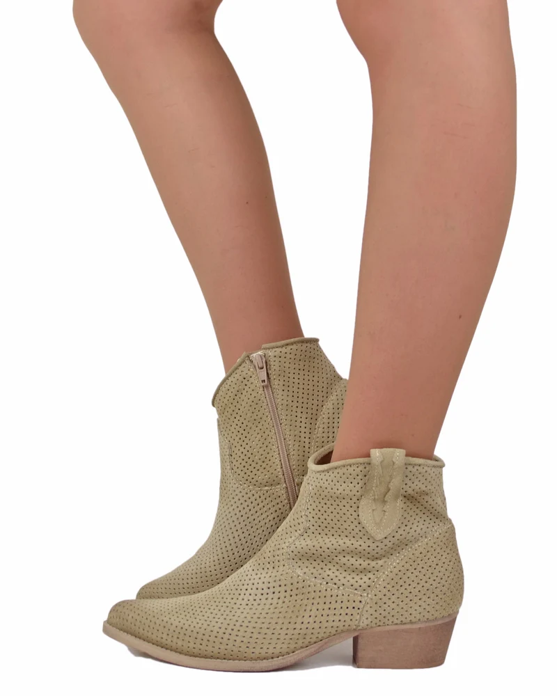 Stivaletti Estivi Traforati Texanini alla Caviglia in Pelle Scamosciata Beige