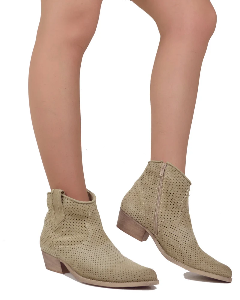 Stivaletti Estivi Traforati Texanini alla Caviglia in Pelle Scamosciata Beige