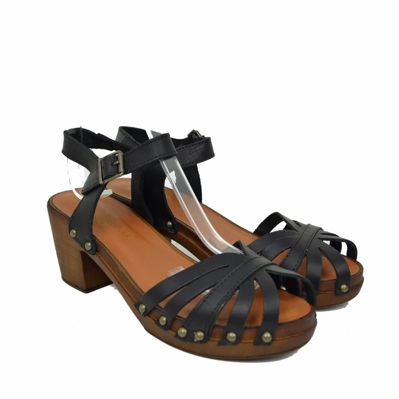 Sandali a Ragnetto in Pelle Ingrassata color Nero Made in Italy