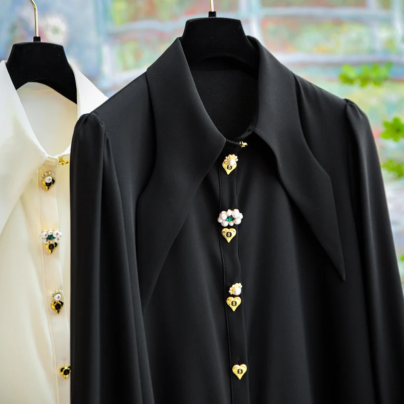 Damen Elegante und raffinierte Bluse mit Schmuckknöpfen Nord Taschen