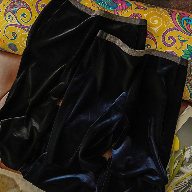 Damen Elegante und fließende Velours-Hose Nord Taschen