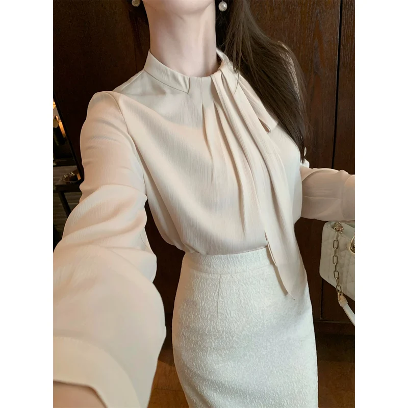Damen Elegante und figurbetonte Bluse mit Schleifendetail Nord Taschen