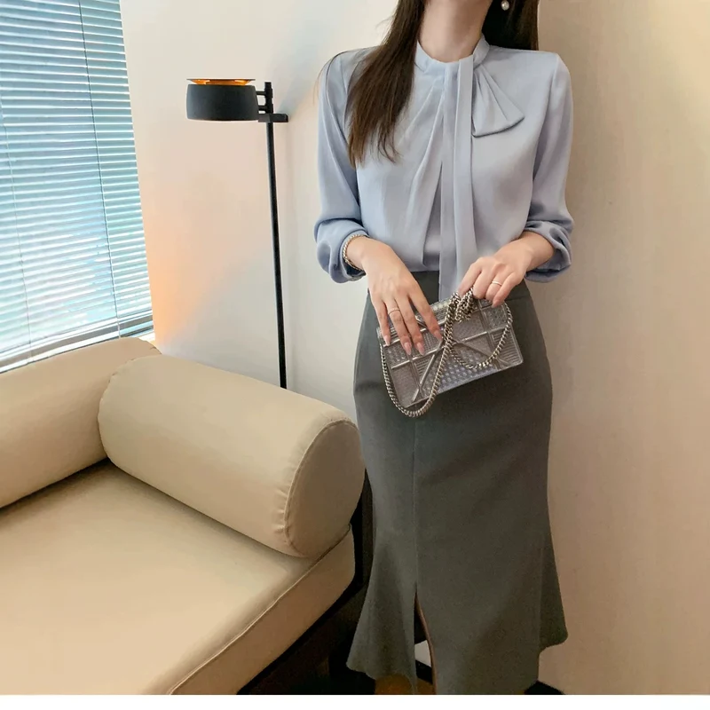 Damen Elegante und figurbetonte Bluse mit Schleifendetail Nord Taschen